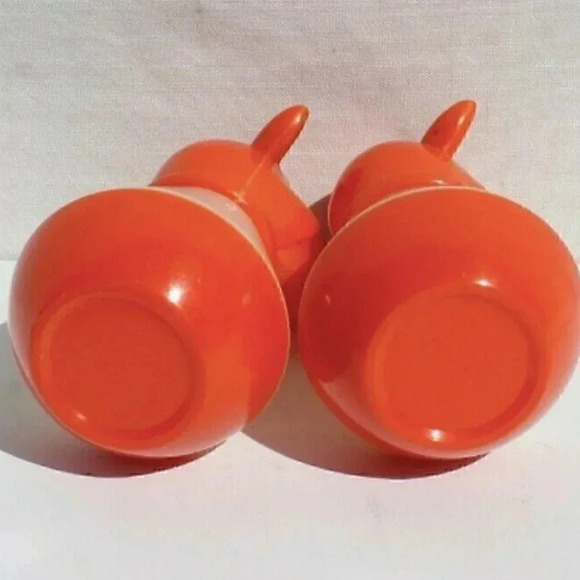 Vintage 1970s MCM Retro Plastic Cow Salt and Pepper Shaker Set Decor - Hong Kong - Picture 5 of 5